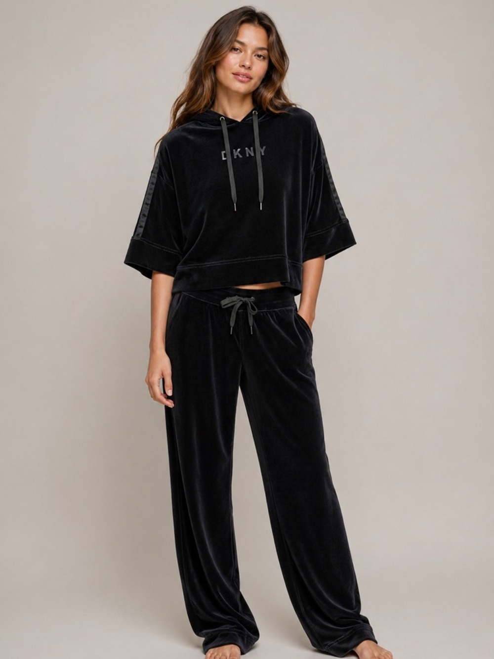 🩷FIRM PRICE🩷 DKNY NWT Bell sleeve Velour Cropped hoodie